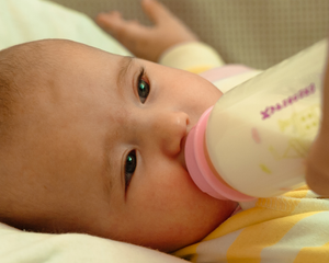 Kapan Bayi Harus Lepas Dot? Kenali Tanda dan Caranya!