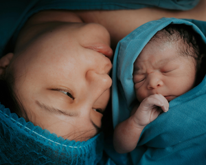 Bayi Dirawat di NICU? Ini Cara Menjaga ASI Tetap Keluar