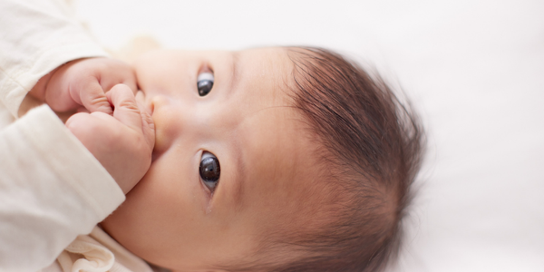 Kenali Tanda Lapar Bayi Sebelum Si Kecil Menangis