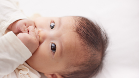 Kenali Tanda Lapar Bayi Sebelum Si Kecil Menangis