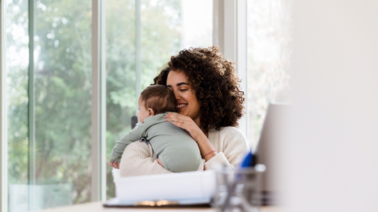 5 Tips Menyusui untuk Working Mom Sebelum Kembali Bekerja