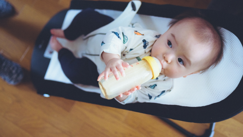 Si Kecil Sering Terbangun di Malam Hari? Coba Cek Pola Menyusunya!