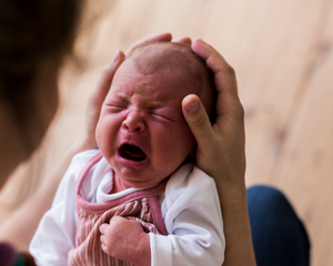 penyebab bayi rewel jelang waktu tidur